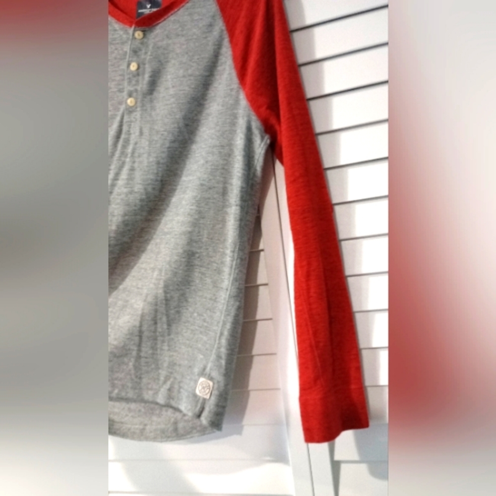 American Eagle outfitters.. men's three button thermal Henley size large